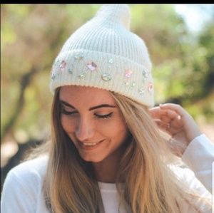 BEANIE WITH JEWELS